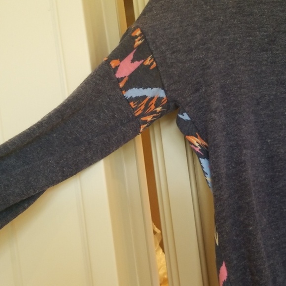 Aztec Printed sweater - Picture 3 of 4